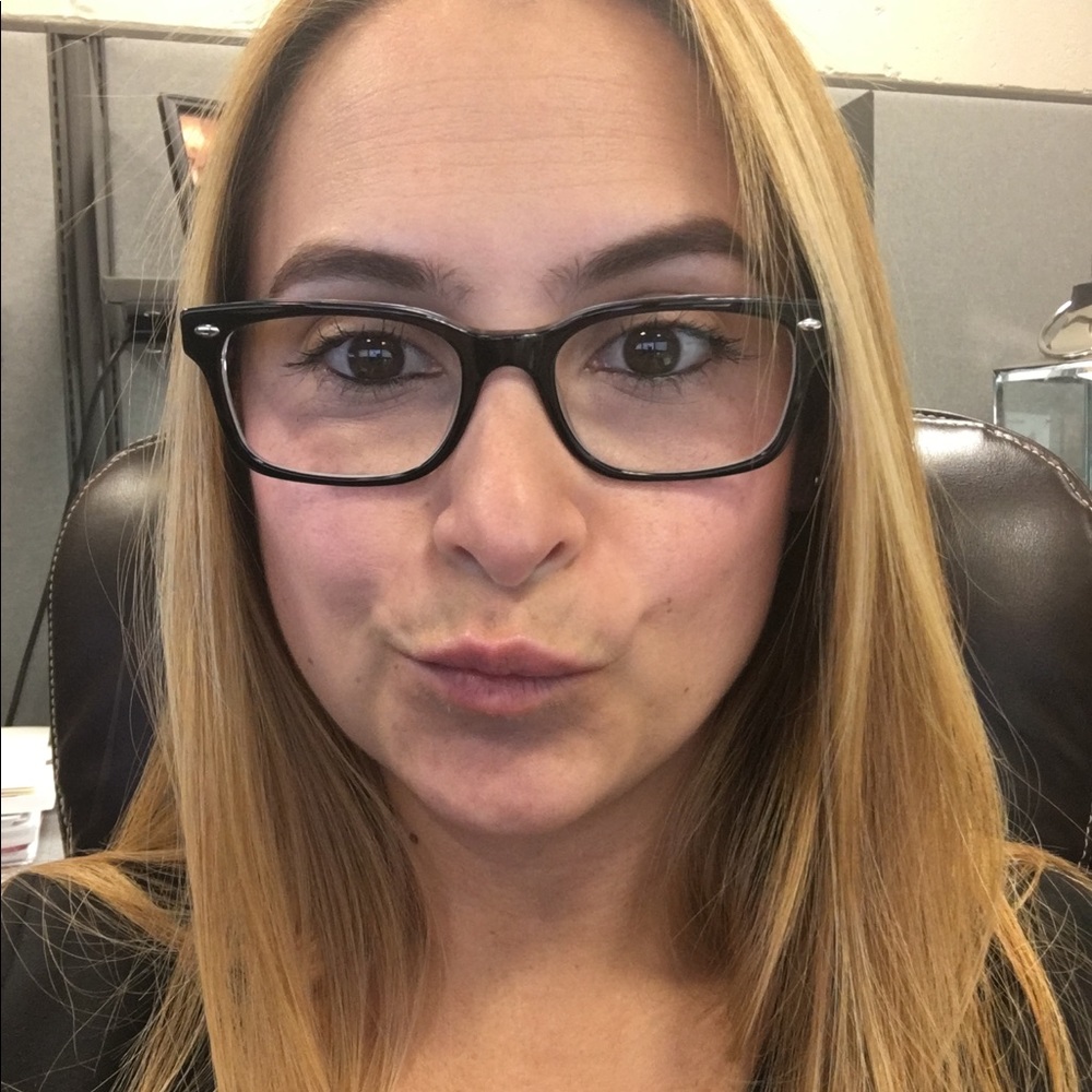 Meet your Posher, Claudia